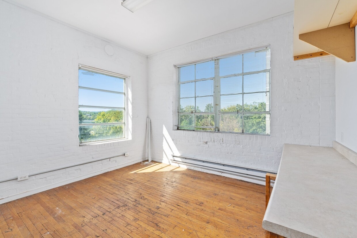 11_Brick_Office_White