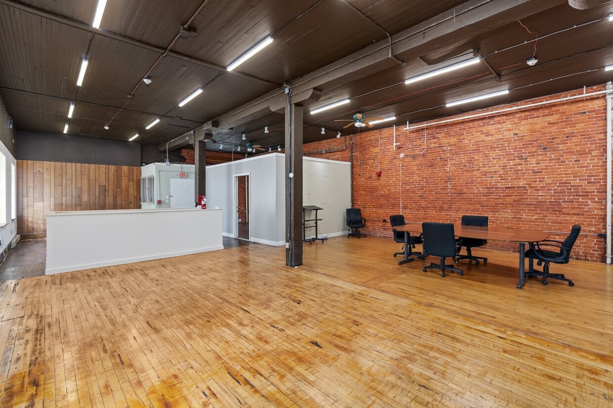 10_Conference_Room