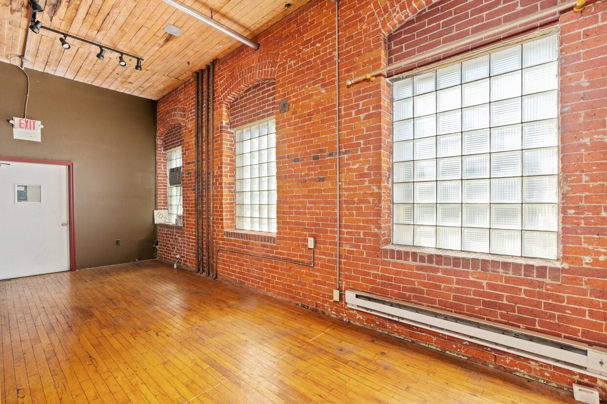11_Brick_Salon